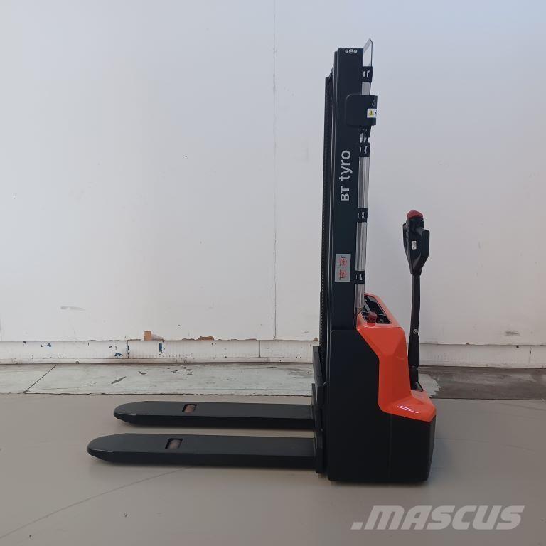 BT SHE100 شاحنات مناولة ذات منصة نقالة يدوية