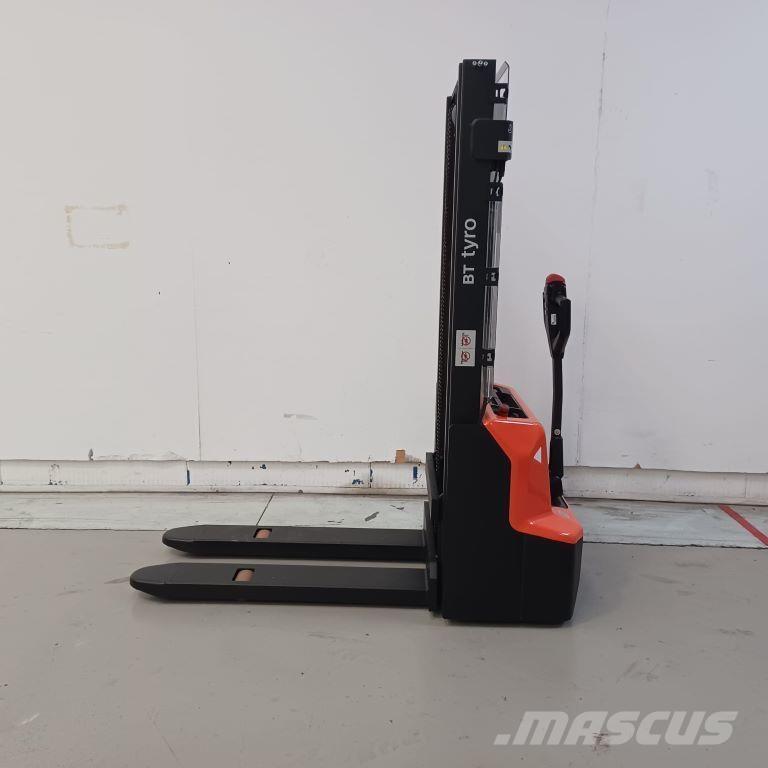 BT SHE100 شاحنات مناولة ذات منصة نقالة يدوية