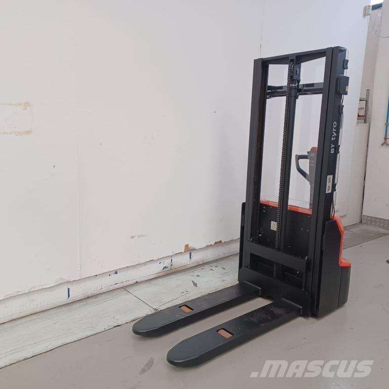 BT SHE100 شاحنات مناولة ذات منصة نقالة يدوية