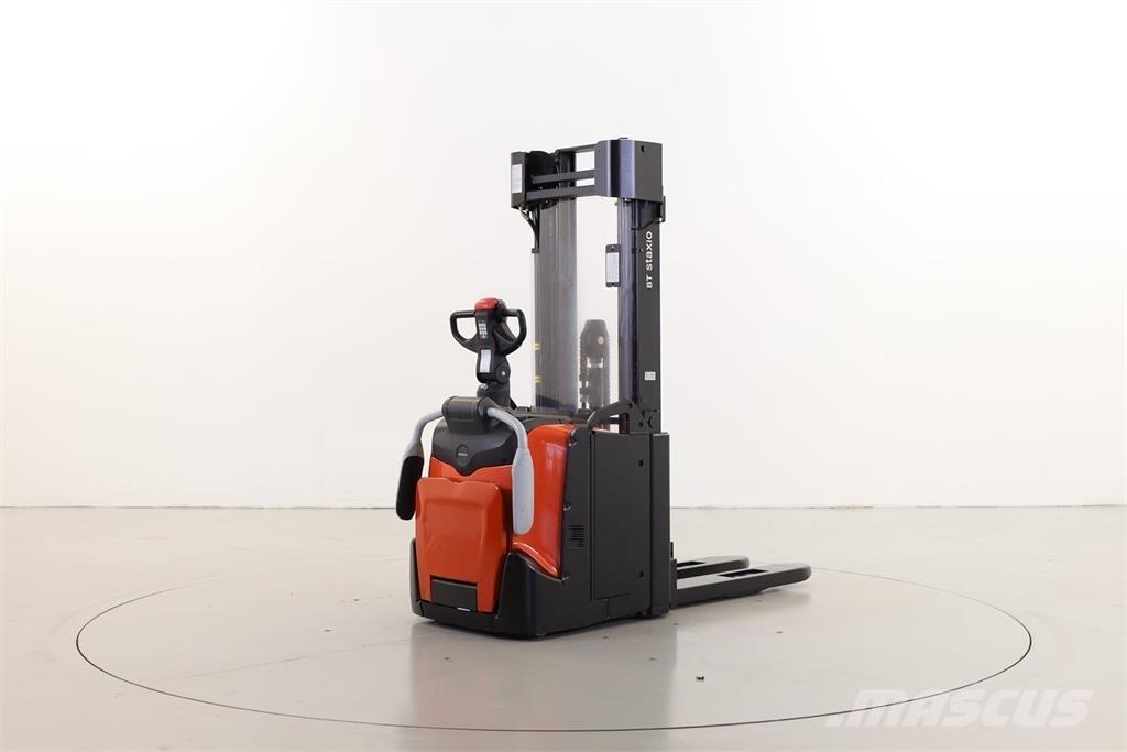 BT SPE140 L معدات التكديس الجوالة