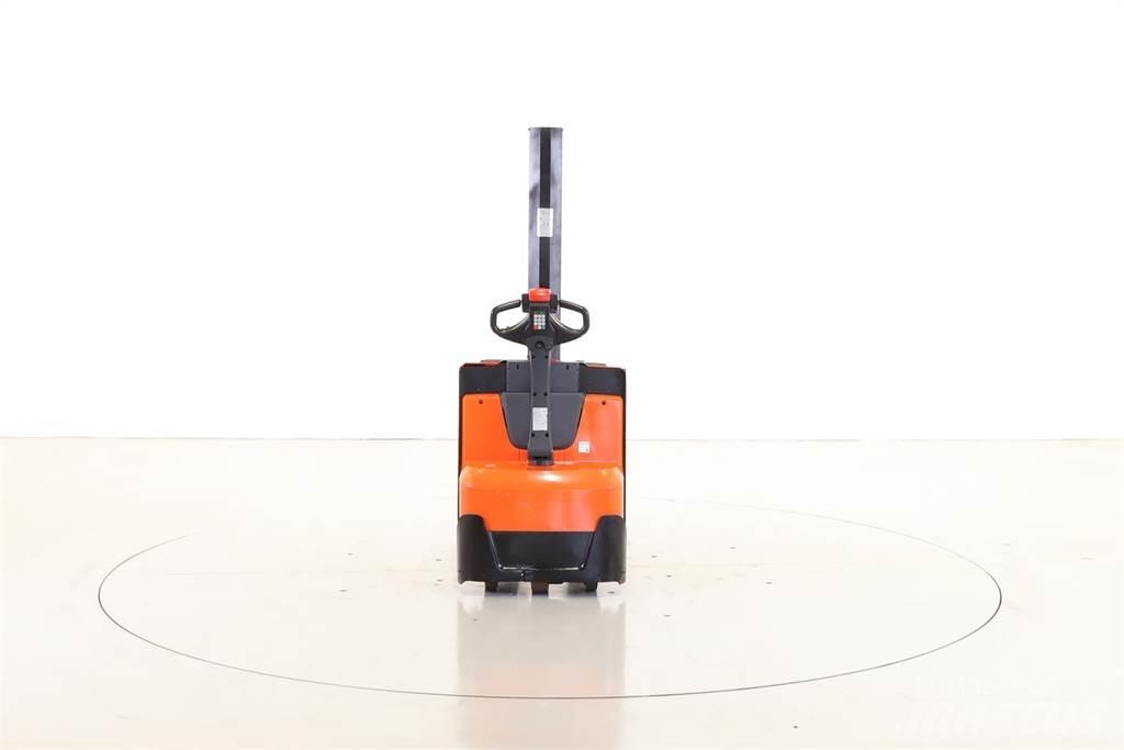 BT SWE-080-L معدات التكديس الجوالة