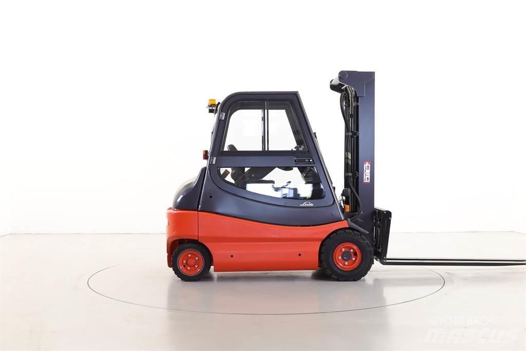Linde E30-02/336 شاحنات ذات رافعات شوكية تعمل بالكهرباء
