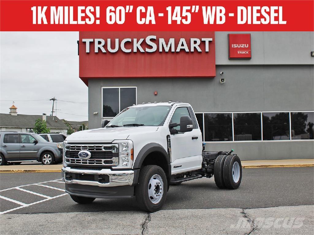Ford F600 شاحنات بمقصورة وهيكل