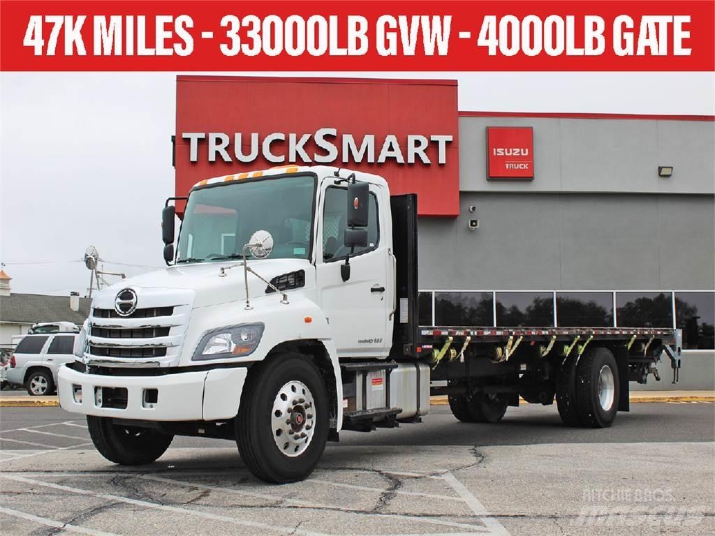 Hino 338 شاحنات مسطحة/مفصلية الجوانب