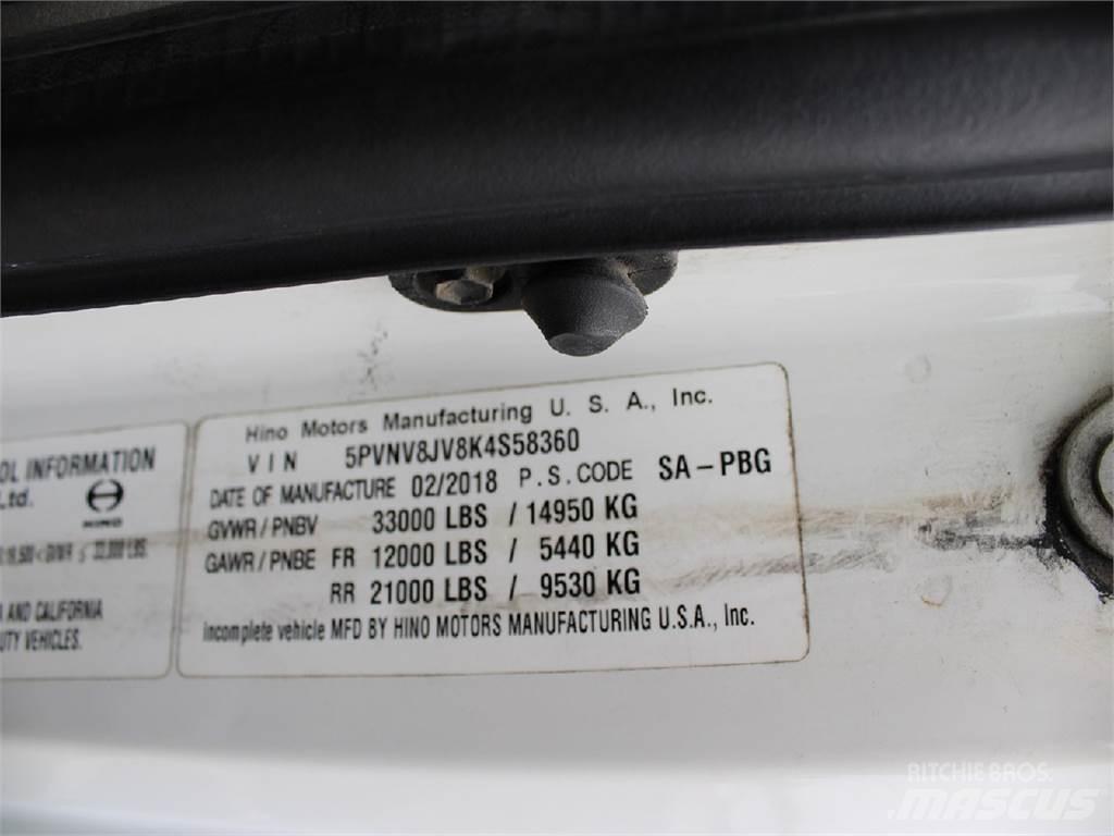 Hino 338 شاحنات مسطحة/مفصلية الجوانب