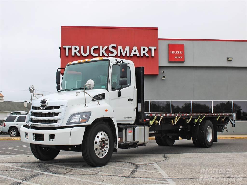 Hino 338 شاحنات مسطحة/مفصلية الجوانب