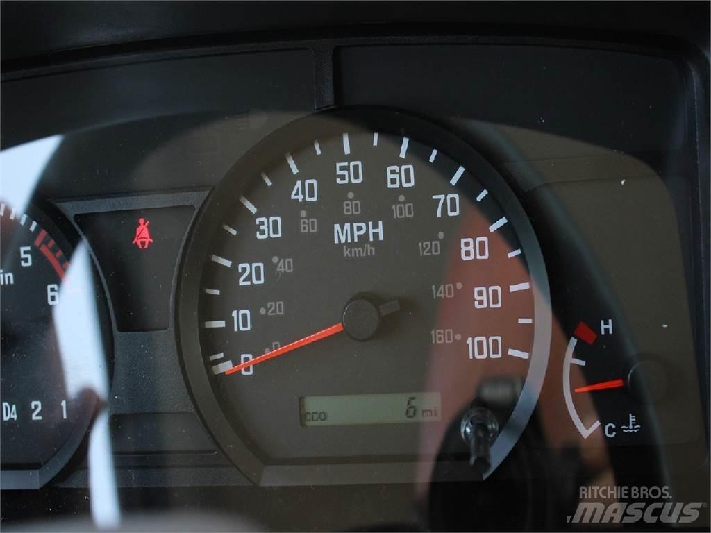 Isuzu NPR-HD شاحنات مسطحة/مفصلية الجوانب