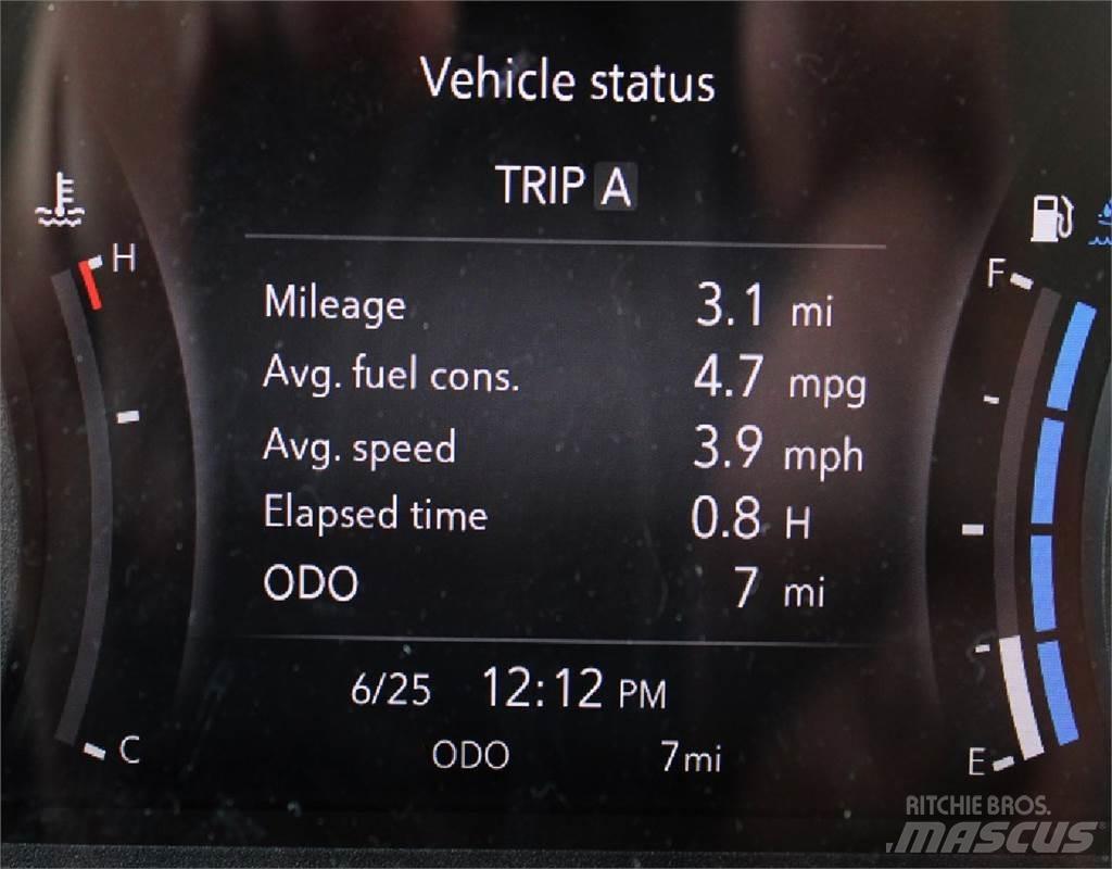 Isuzu NPR-HD شاحنات بمقصورة وهيكل