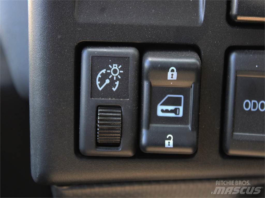 Isuzu NPR-HD شاحنات الحاويات