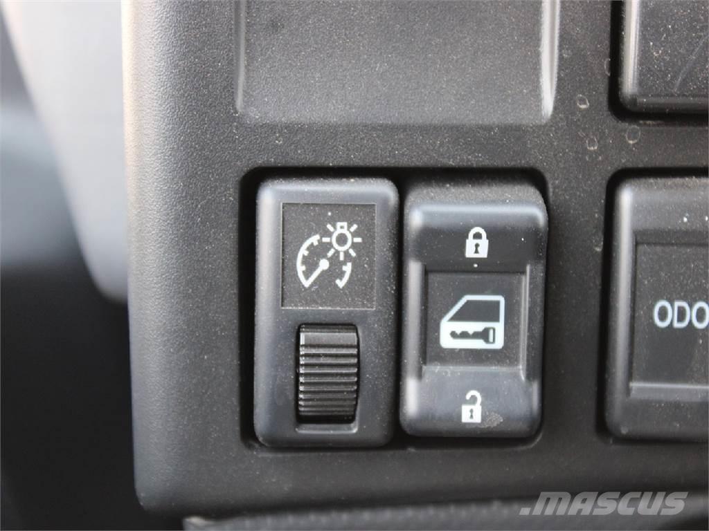 Isuzu NPR-HD شاحنات الحاويات