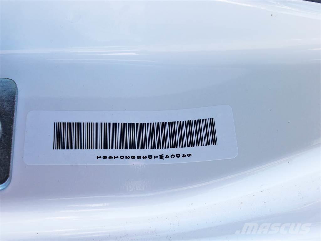 Isuzu NPR-HD شاحنات بمقصورة وهيكل
