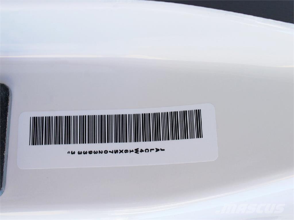 Isuzu NPR-HD شاحنات مسطحة/مفصلية الجوانب