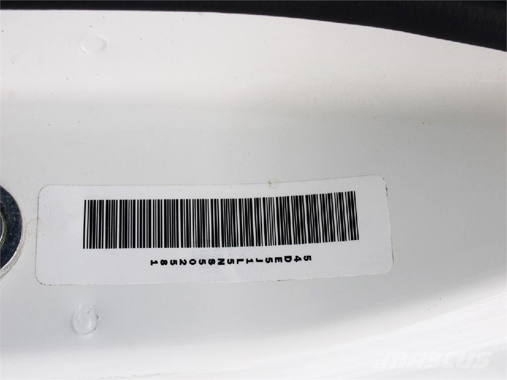 Isuzu NQR شاحنات قلابة