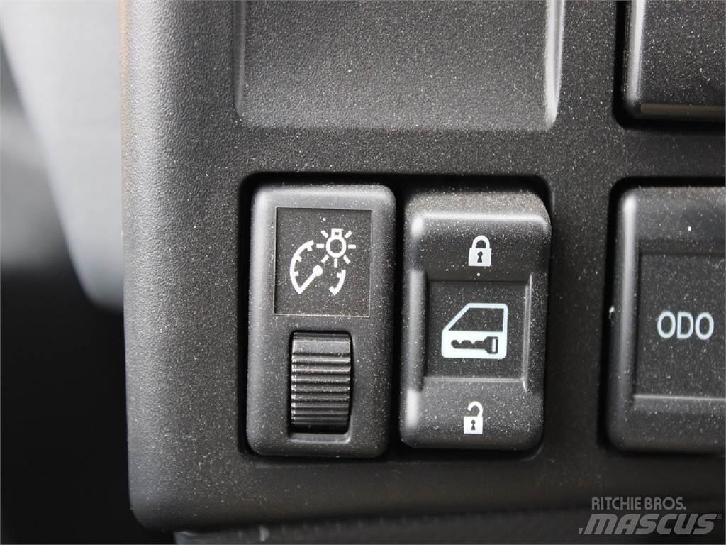 Isuzu NRR شاحنات قلابة