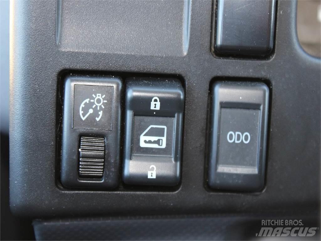 Isuzu NRR شاحنات الحاويات