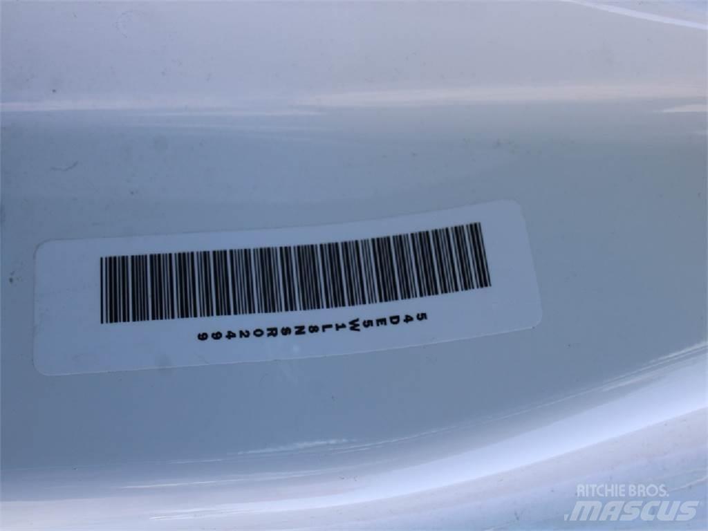 Isuzu NRR شاحنات ذات هيكل صندوقي