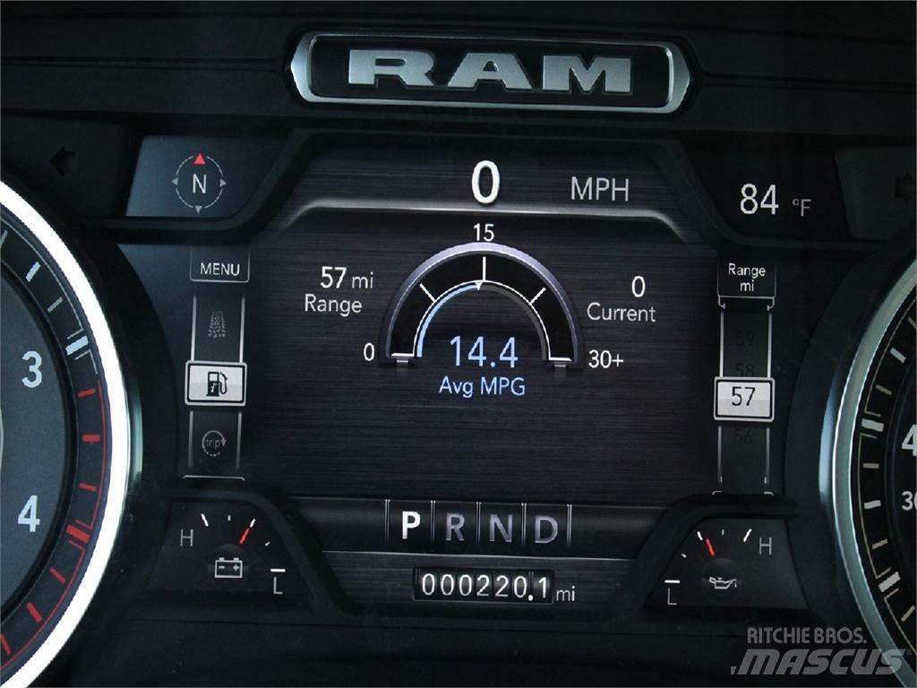 RAM 5500 شاحنات مسطحة/مفصلية الجوانب