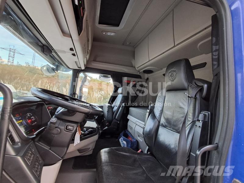 Scania R530 شاحنات بمقصورة وهيكل