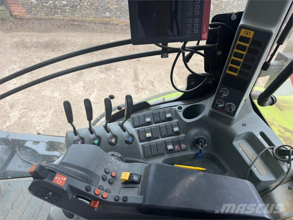 CLAAS AXION 800 الجرارات