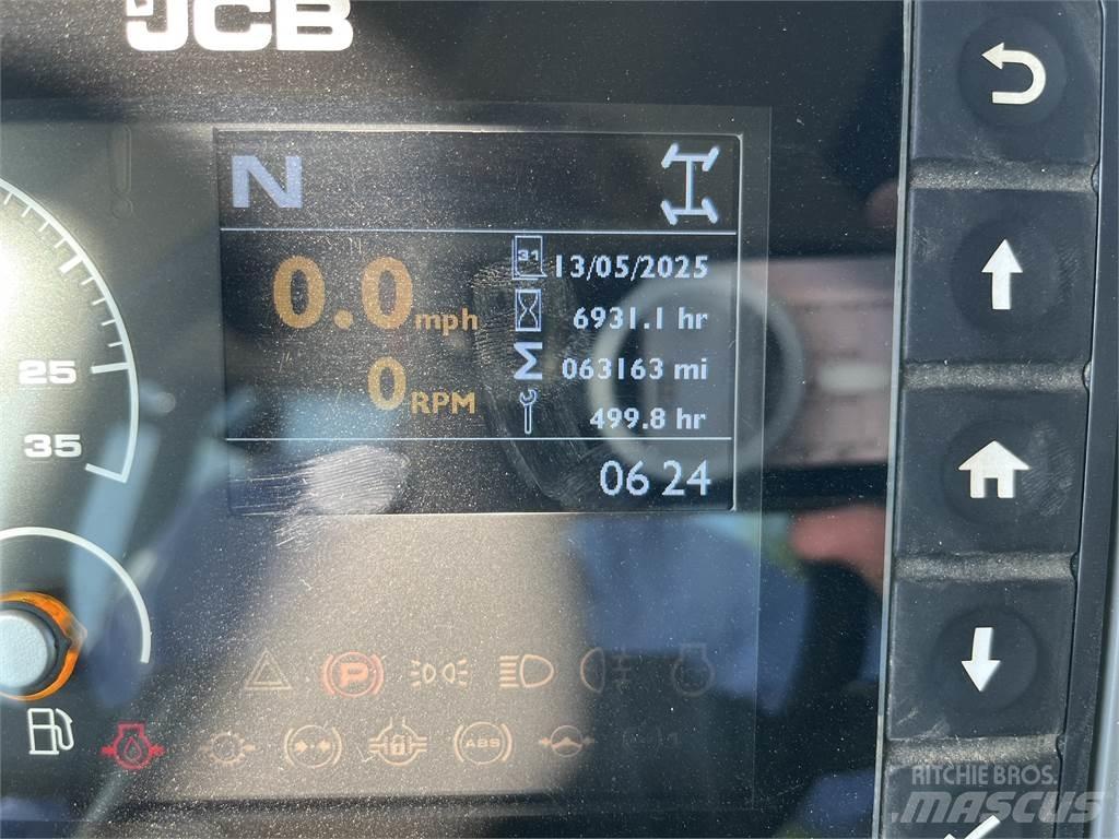 JCB 4220 الجرارات