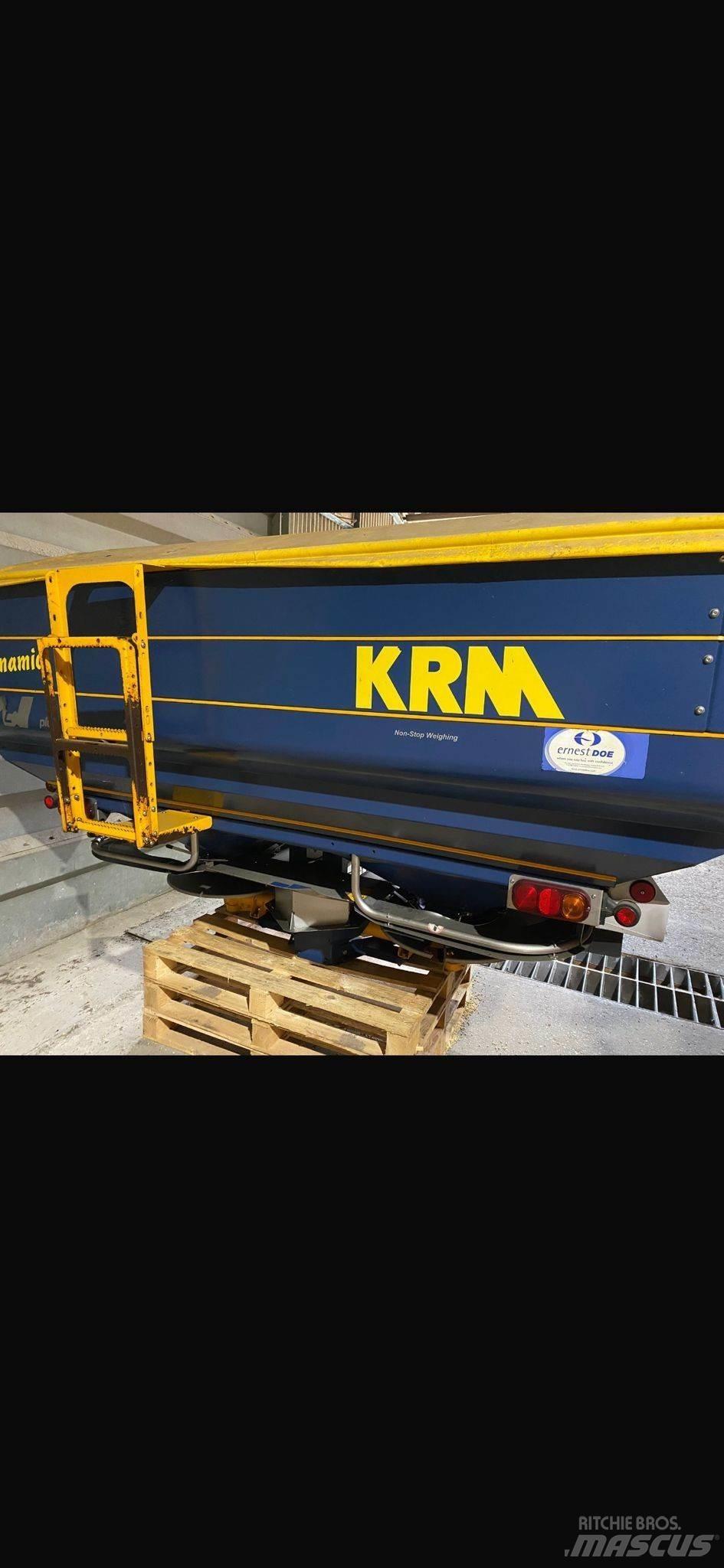 Krm M2W D معدات توزيع السماد العضوي