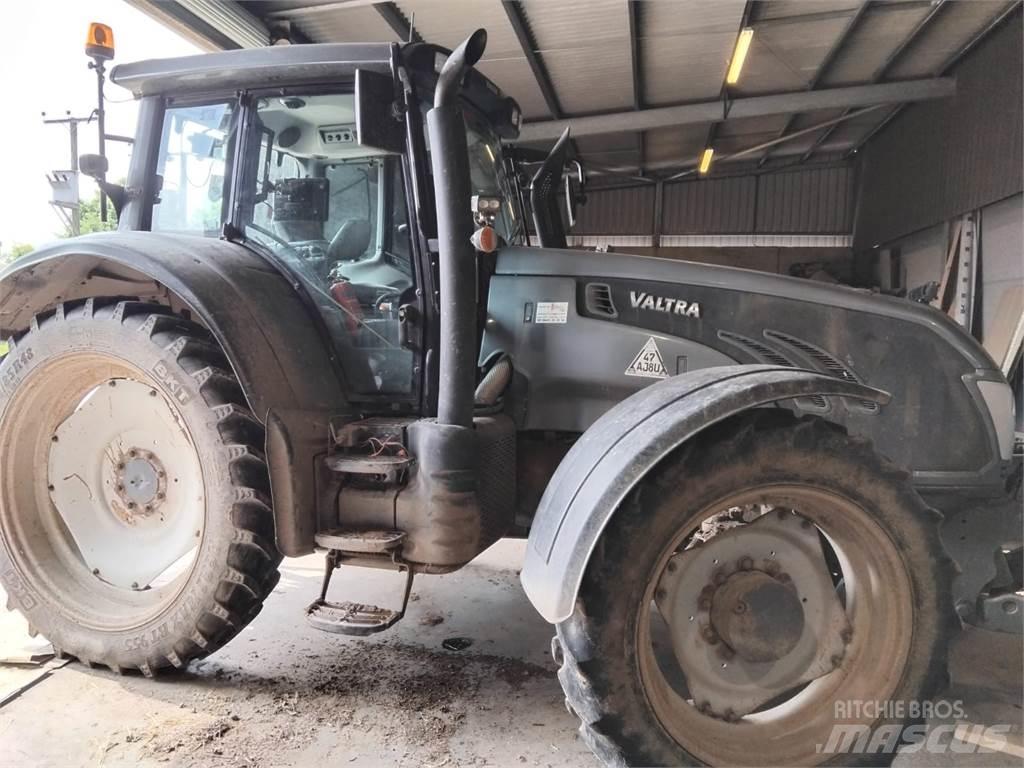 Valtra T183V الجرارات