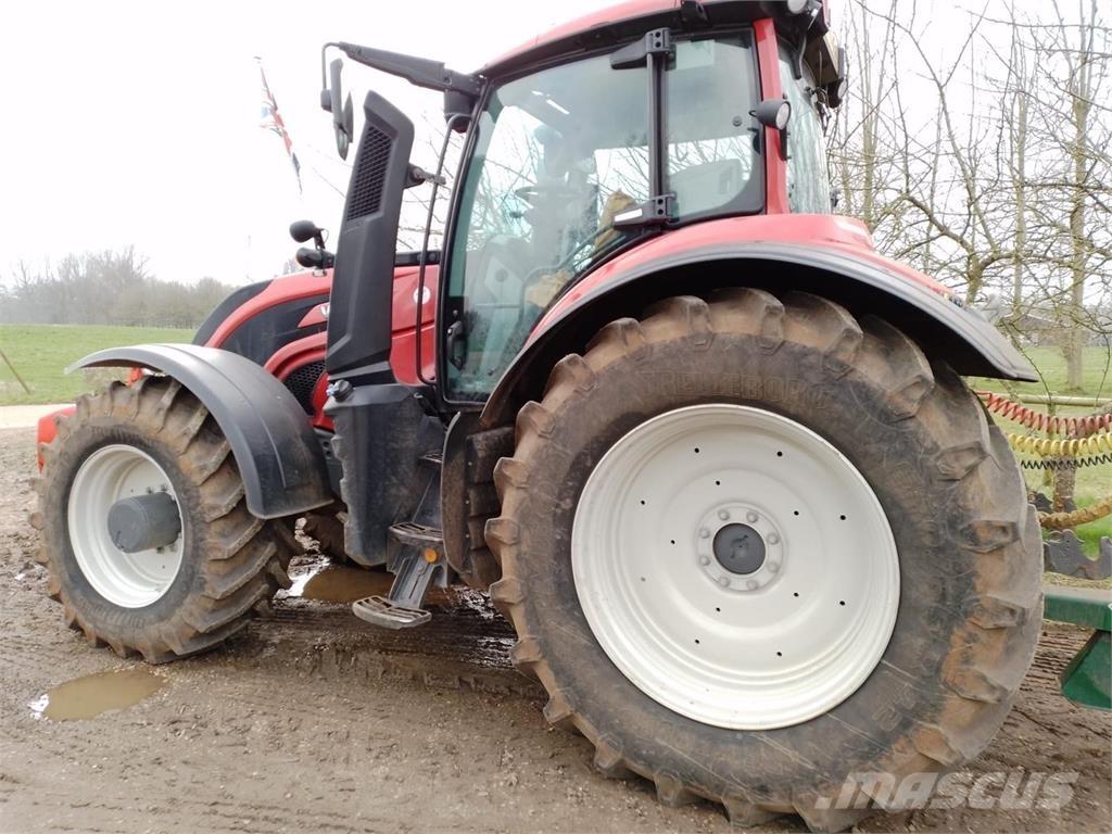 Valtra T195V الجرارات