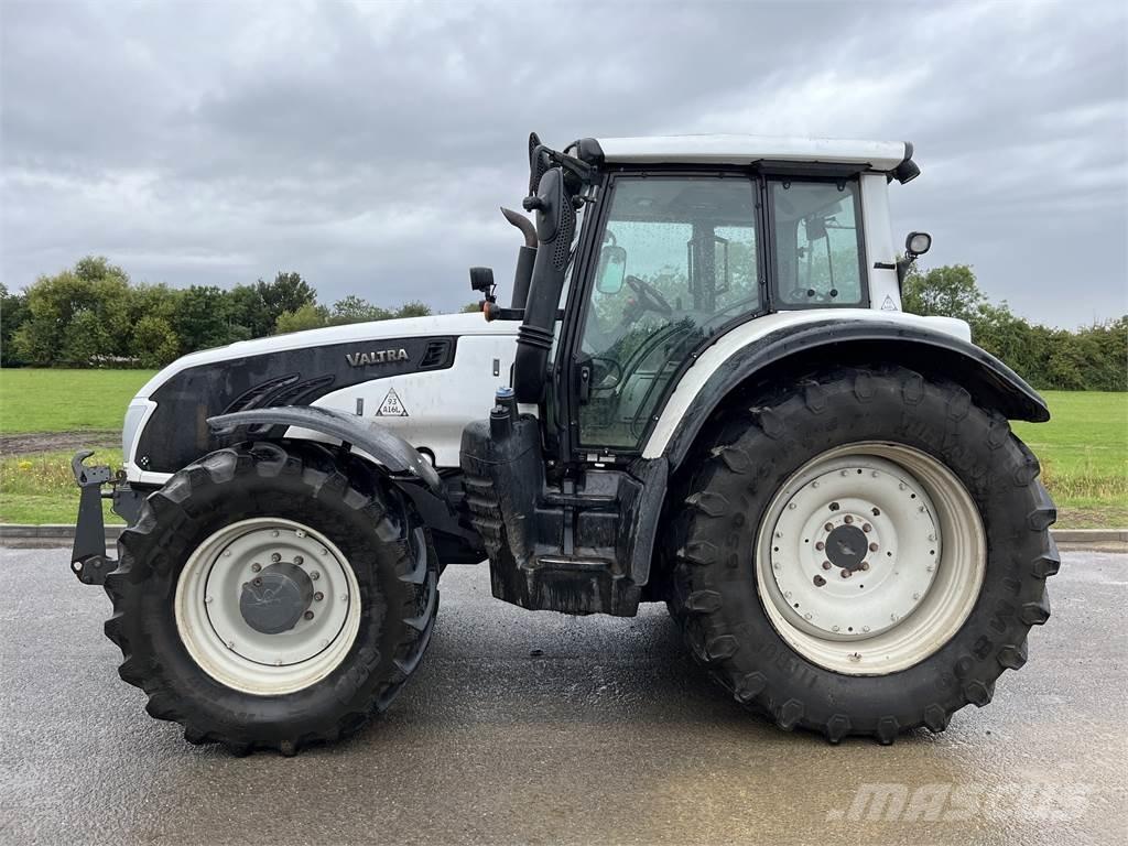 Valtra T203D الجرارات