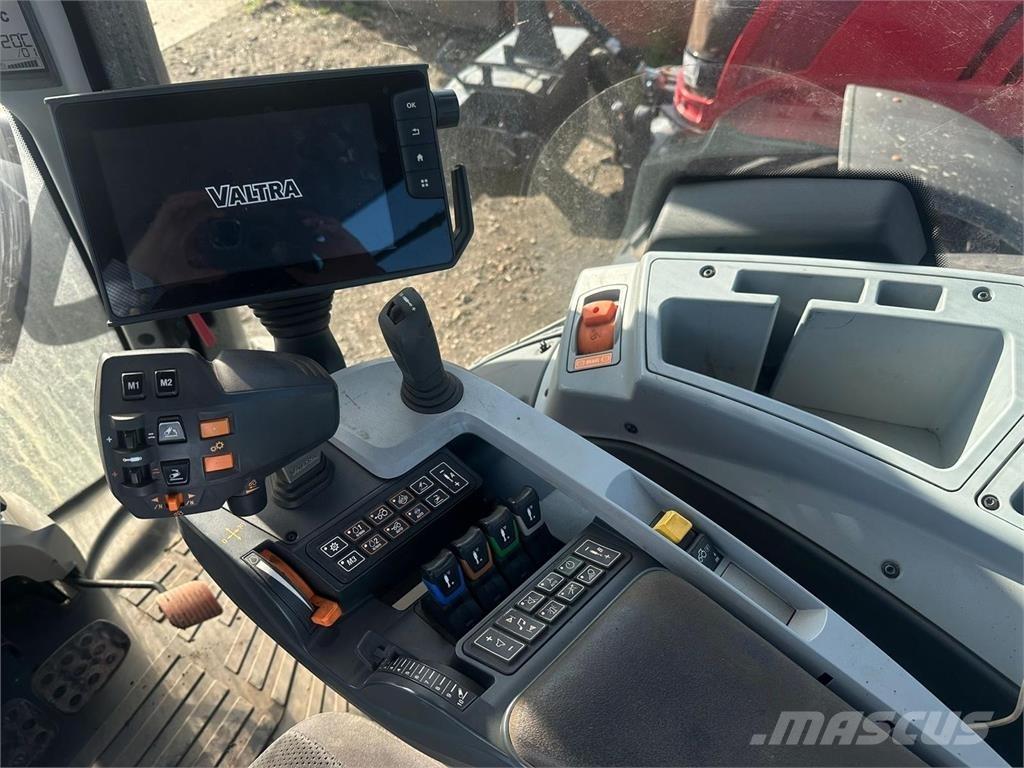 Valtra T234D الجرارات