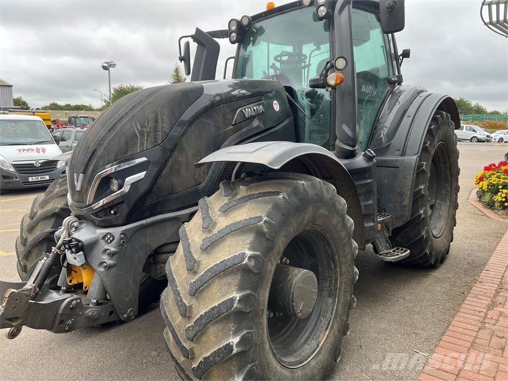 Valtra T255V الجرارات