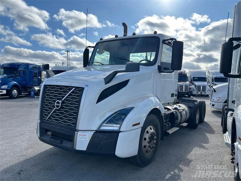 Volvo VNL 300 وحدات الجر