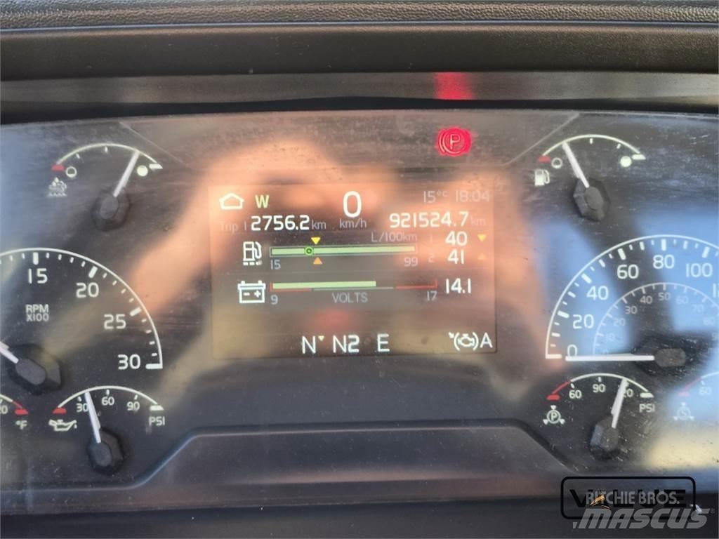 Volvo VNL 300 وحدات الجر