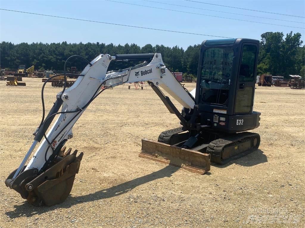 Bobcat E32 أخرى