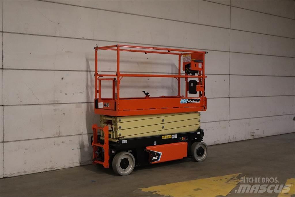 JLG 2632ES رافعات مقصية الشكل