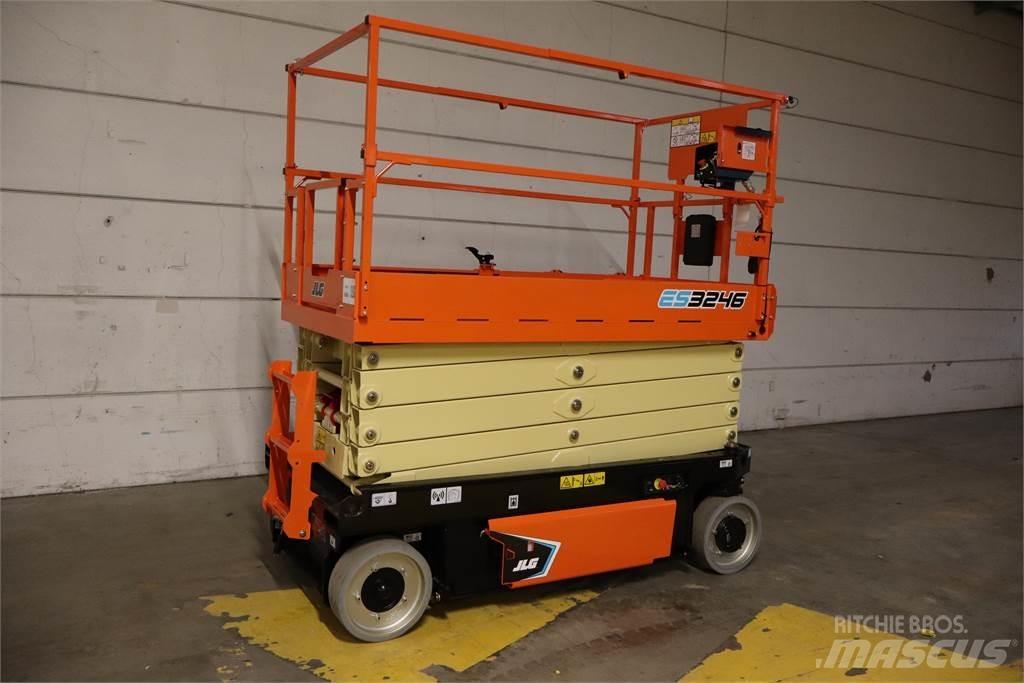 JLG 3246ES رافعات مقصية الشكل