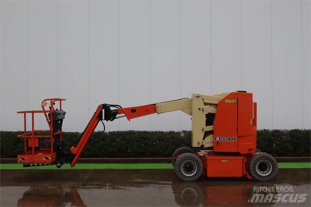 JLG E300AJP رافعات سلة مفصلية