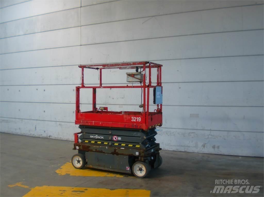 SkyJack SJ3219 رافعات مقصية الشكل