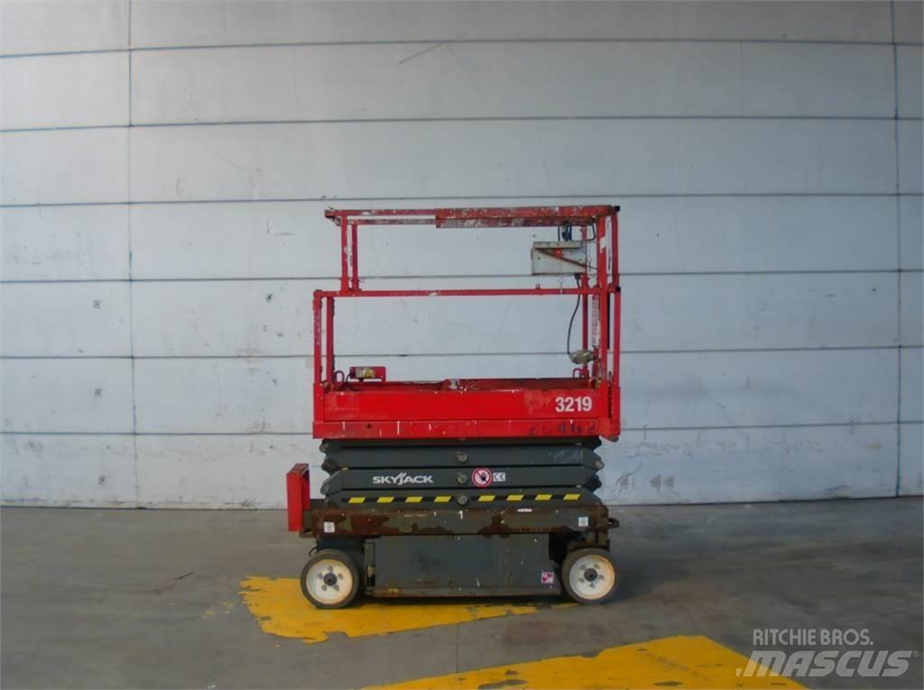 SkyJack SJ3219 رافعات مقصية الشكل