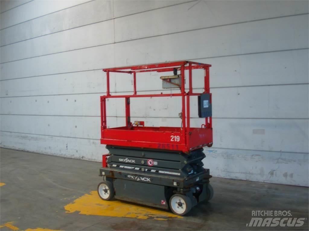 SkyJack SJ3219 رافعات مقصية الشكل