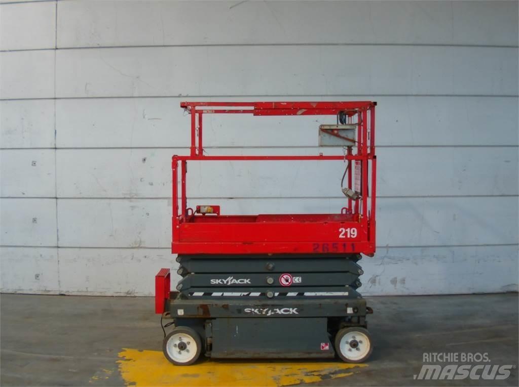SkyJack SJ3219 رافعات مقصية الشكل