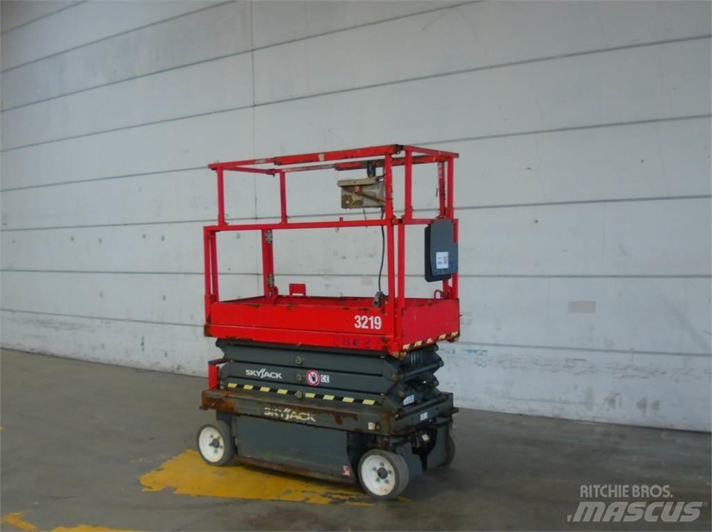 SkyJack SJ3219 رافعات مقصية الشكل
