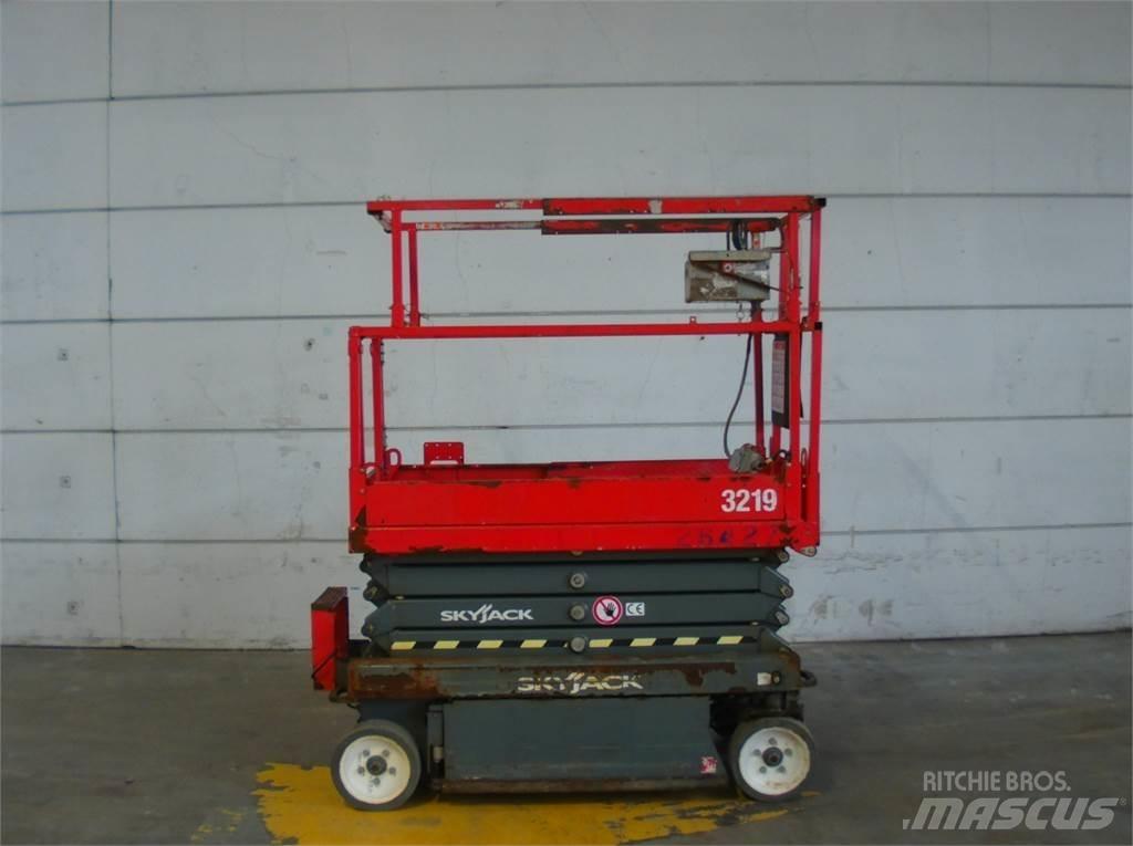 SkyJack SJ3219 رافعات مقصية الشكل