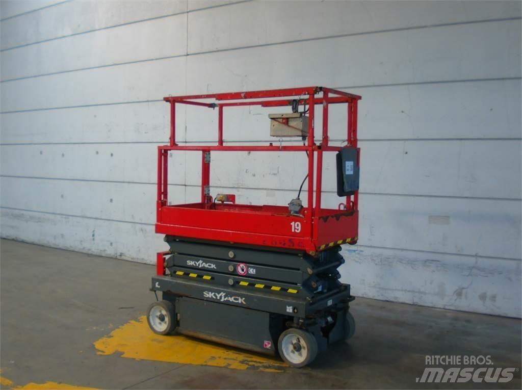 SkyJack SJ3219 رافعات مقصية الشكل