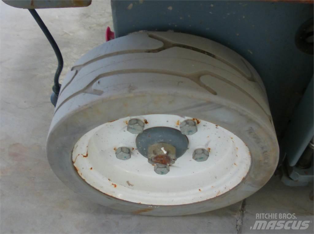 SkyJack SJ3219 رافعات مقصية الشكل