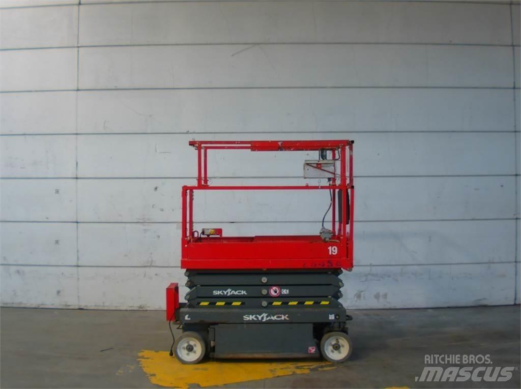 SkyJack SJ3219 رافعات مقصية الشكل
