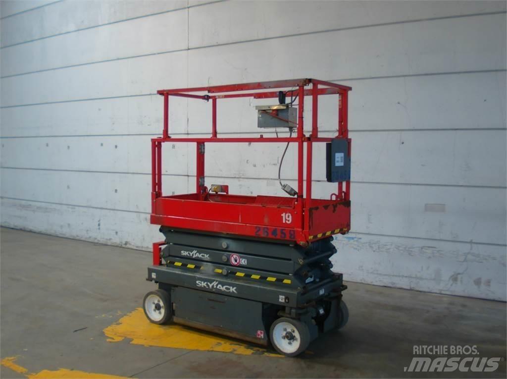SkyJack SJ3219 رافعات مقصية الشكل