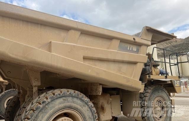 CAT 771D شاحنات المخلفات الصلبة