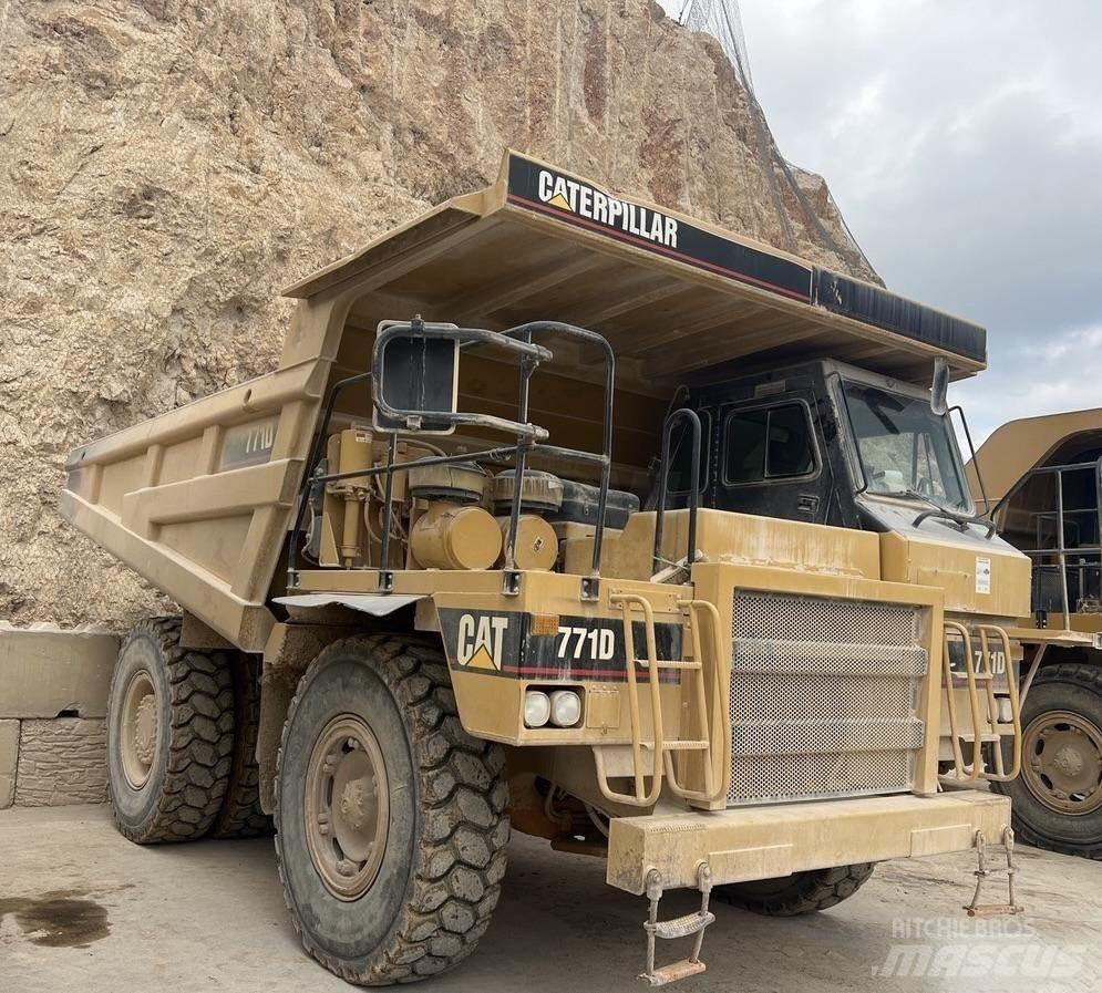 CAT 771D شاحنات المخلفات الصلبة