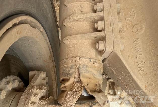 CAT 771D شاحنات المخلفات الصلبة