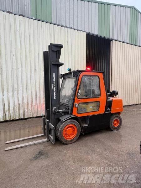 Doosan D45SC شاحنات ذات رافعات شوكية - أخرى